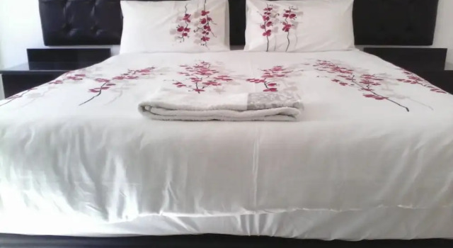 Апартаменты с 2 комнатами с балконом и с видом на город The Place Apartments