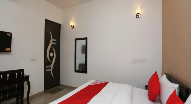 OYO 15674 Mahak Residency, Забронировать Отель IMT Manesar Гургаон