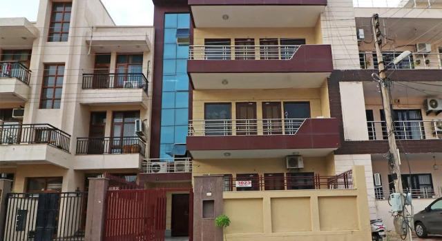 OYO 15736 Little Residency, Забронировать Отель Гургаон 