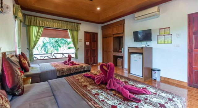 Четырёхместный номер Standard с балконом Khaosok Rainforest Resort