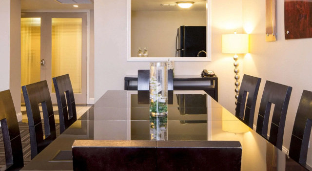 DoubleTree by Hilton Hotel Raleigh Brownstone University