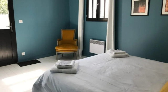 Chambre d'hôtes Fleur de pin, Забронировать Отель Арс-эн-Рэ Иль-де-Ре, рядом с Музей Филиппа Дешампа