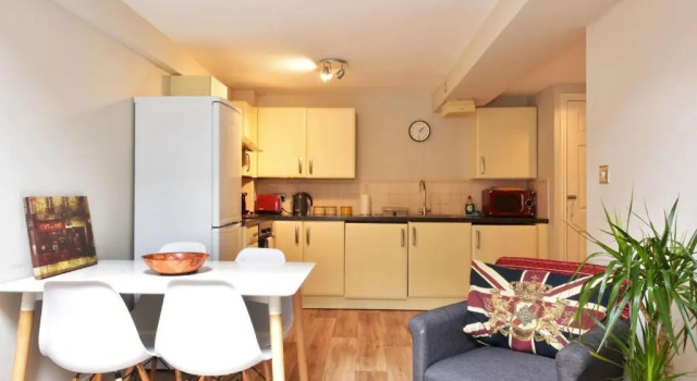 Roper Road- Cosy apartment just outside of city centre, Varaa Huoneisto Asunnot kohteessa Merseyside, Huoneisto