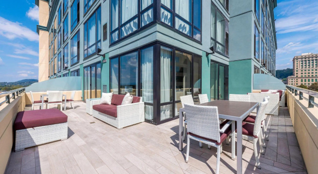 Двухместный номер Standard с балконом AC Hotel Asheville Downtown