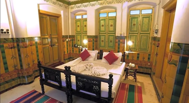 Chettinadu Mansion - An Authentic Heritage Palace, Varaa Hotelli Hotellit Tamil Nadu uima-altaalla, Uima-allas