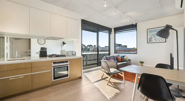 Апартаменты Comfy 2-bed Balcony Unit Near Chapel St