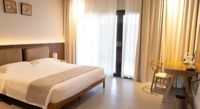 Семейный люкс с 3 комнатами с видом на сад Hetian Garden Boutique Hotel (Lingshui Xiangshuiwan Branch) is close to Boundary Island