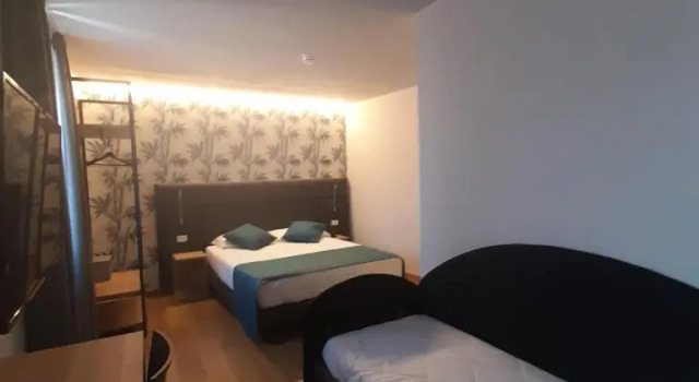 Трёхместный номер Superior с видом на озеро Bike Hotel Touring Gardone Riviera & Wellness