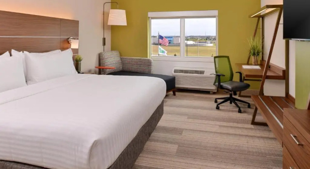 Люкс Holiday Inn Express & Suites - St. Petersburg - Madeira Beach by IHG