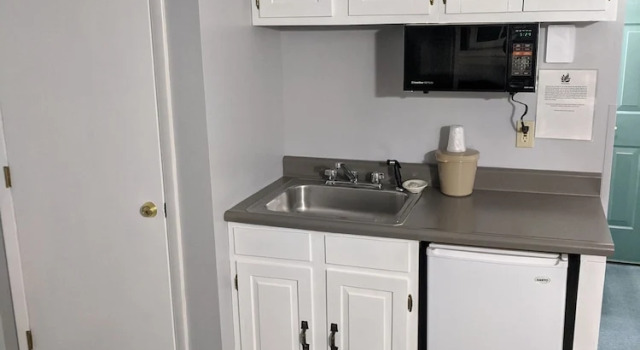 Люкс Standard Eastern Inn & Suites