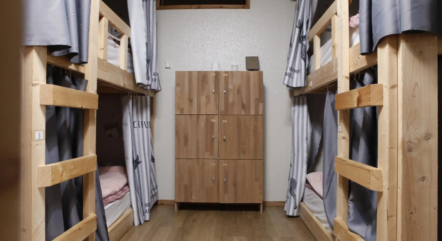Кровать в общем номере (женский номер) Baozen Guesthouse