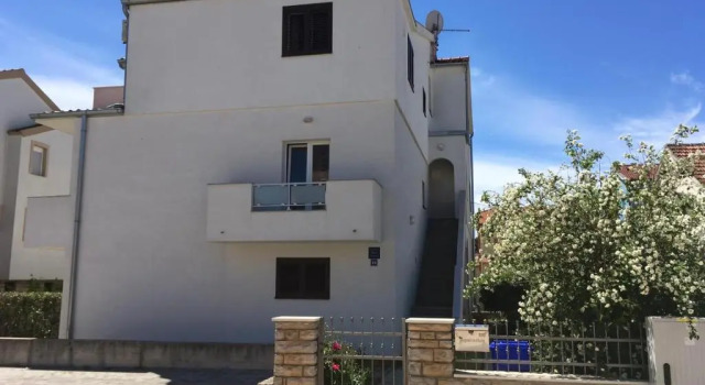 Apartment Urem, Забронировать Апартаменты/квартира Отели Биоград-на-Мору с парковкой, рядом с Частный Пляж «Кемп Сенди», Парковка