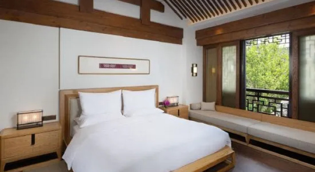 Люкс с видом на сад Grand Barony Hotel