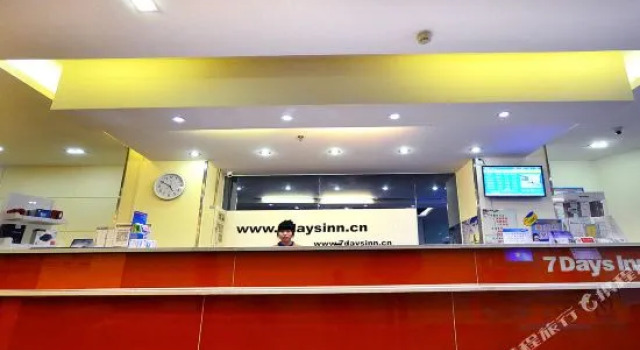 7Days Inn Hotel (Wuhan Hankou Jiangtan Jianghan Road Pedestrian Street), Забронировать Отель Ухань Хубэй, рядом с Пешеходная улица Цзянхань