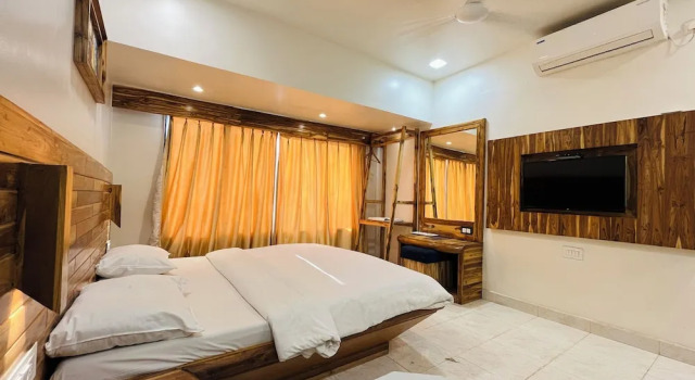 Четырёхместный номер Executive Hotel Shripad