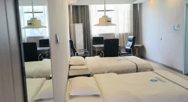 Семейный люкс Baiyun Lijing Hotel (Suizhou BoWuguandian）)