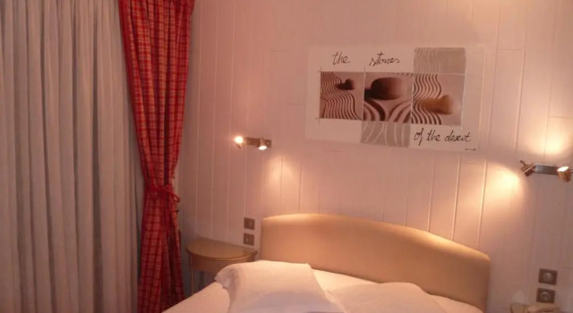 Номер Standard Hotel Restaurant Les Pins logis