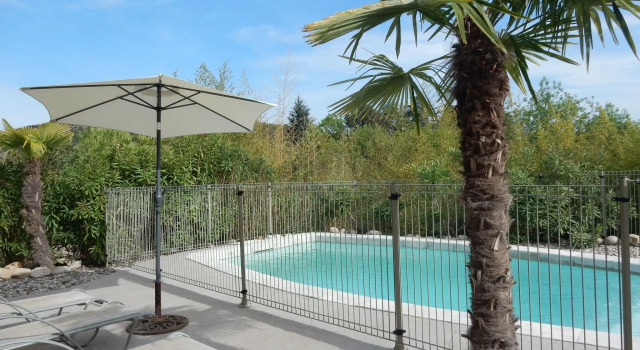 Comfortable villa with private swimming pool and close to the Ardèche River, Забронировать Вилла Виллы Овернь-Рона-Альпы, Вилла