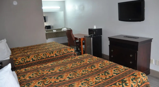 Четырёхместный номер Standard Deluxe Inn Irving