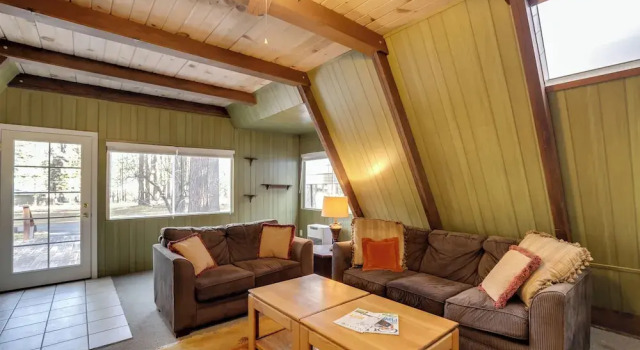 Quaint + Rustic A-frame < 5 Mi to Plumas-eureka!, Rezervați Hotel Graeagle California