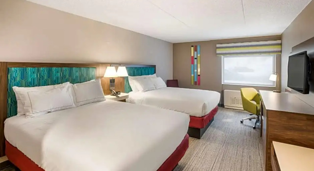 Четырёхместный номер Standard с видом на воду Hampton Inn & Suites Houghton