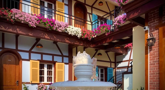 Little Colmar - Homestay & Pottery Studio, Reservar Hotel Ha Long 