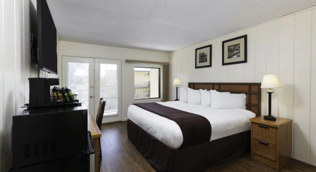 Двухместный номер Standard с балконом River Terrace Resort & Convention Center