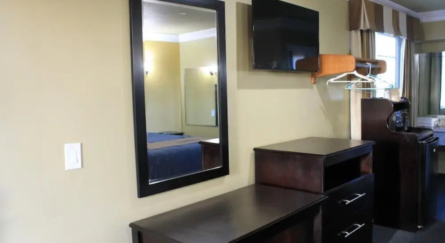 Четырёхместный номер Standard El Rancho Inn