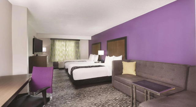 Четырёхместный номер Deluxe La Quinta by Wyndham Columbus North