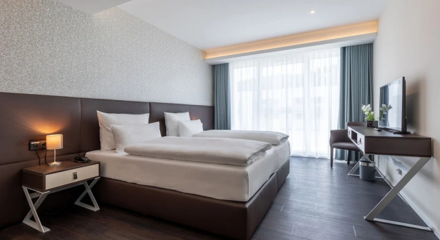 Полулюкс Trip Inn Conference Hotel & Suites