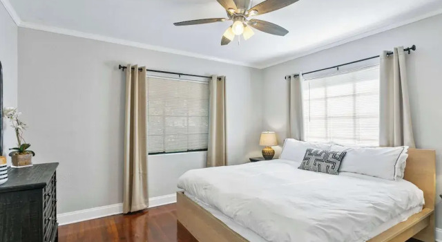 Downtown Escape - For 10, Rezerwuj Hotel Hotele w Tampa z parkingiem, Parking