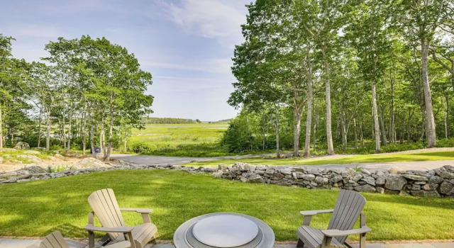 Spacious Kennebunkport Home w/ View, 2 Mi to Beach, Buchen Sie Ferienhaus Kennebunkport Maine