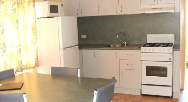Коттедж Regatta Point Holiday Park
