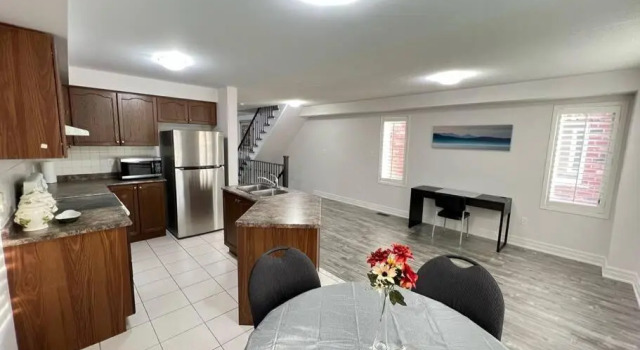 Beautiful Vacation Home near Toronto Airport, Varaa Hotelli Mississauga 