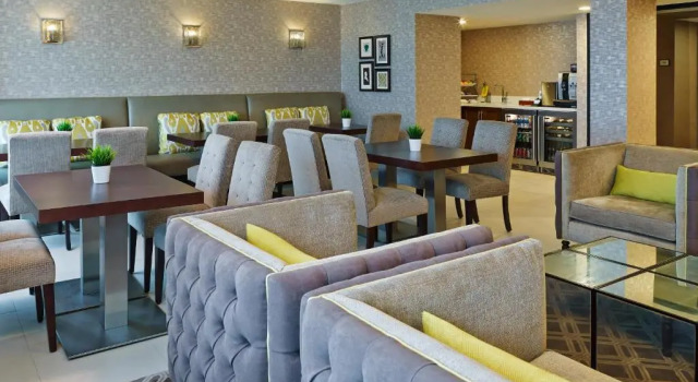 Четырёхместный клубный номер Standard Sheraton Detroit Novi