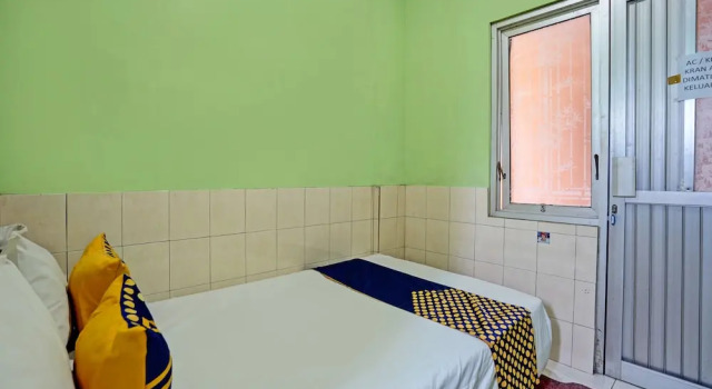 Номер Economy OYO Life 92653 Homestay Griya Nautika Syariah