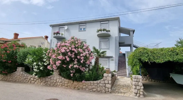 Apartmani Ana, Prenota Hotel Hotel a Isole Quarnerine con parcheggio, Parcheggio