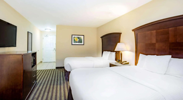 Четырёхместный номер Standard La Quinta by Wyndham Fowler