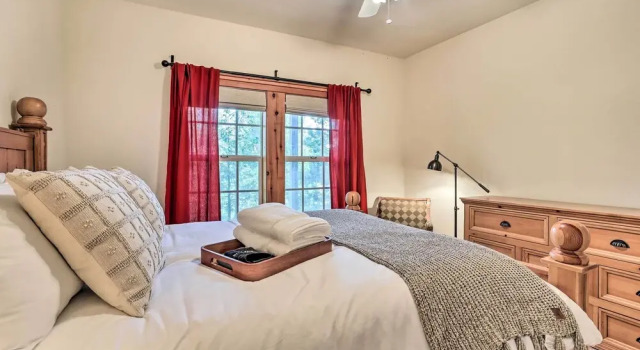 Spacious Lake Arrowhead Home w/ Putting Green