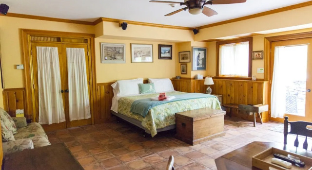 Номер Luxury Honey Maple Grove BnB