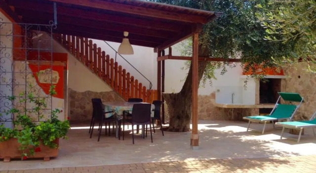 Апартаменты Superior Villa Vacanze Paradiso - Oasi di Tranquillità con Piscina e Giardino a 10 min dal mare