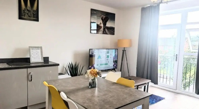 Rugby - Apartment - Sleeps 4 - Parking