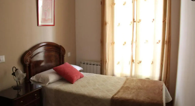 Casa de Huéspedes Galaica, Забронировать Отель Отели Мадрида 3 звезды, рядом с Веласкес, 3*