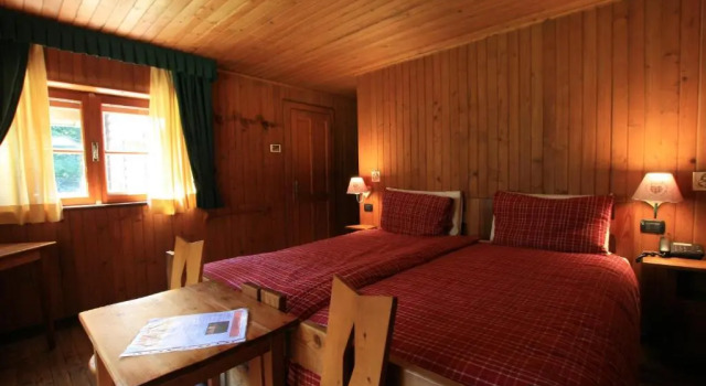 Albergo Villa Anna Maria, Забронировать Вилла Отели Шамполюк с парковкой, рядом с Оздоровительный центр MonterosaSPA, Парковка