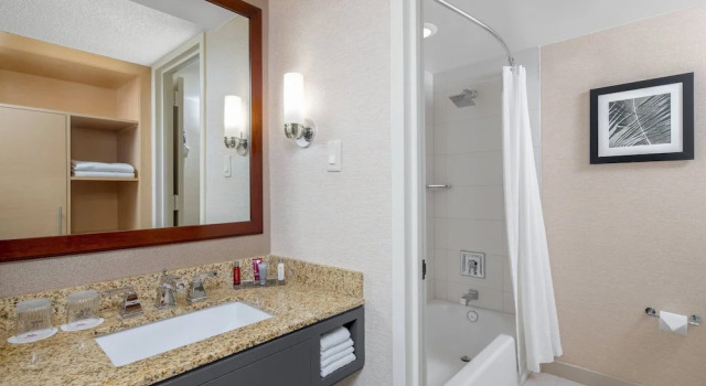 Четырёхместный клубный номер Standard Boca Raton Marriott at Boca Center