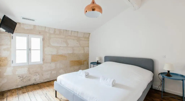 Appartement spacieux et lumineux avec climatisation et belle hauteur sous plafond - Halle 2EME