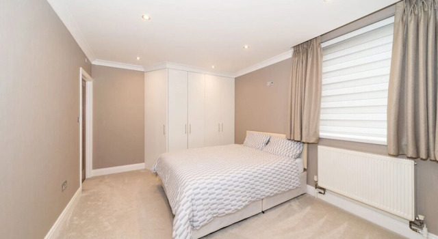 Newly Refurbished Flat Hyde Park London