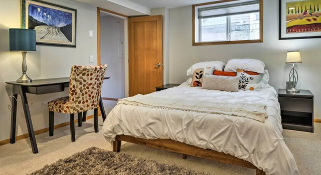 Quaint Seattle Apt ~ 1 Mi to UW Campus!, Seattle, Забронировать Отель Сиэтл штат Вашингтон, рядом с Вашингтонский университет