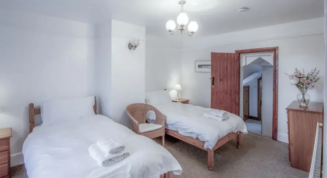 Stormy Castle - 6 Bedroom - Llangenith, Забронировать Дом для отпуска Суонси Полуостров Гоуэр