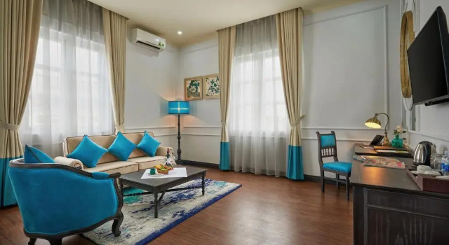 Люкс Manoir Des Arts Hotel